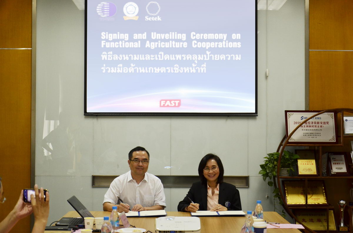 签约.jpg 签约.jpg